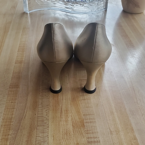 Stuart Weitzman Low Chunky Heels - Picture 3 of 8